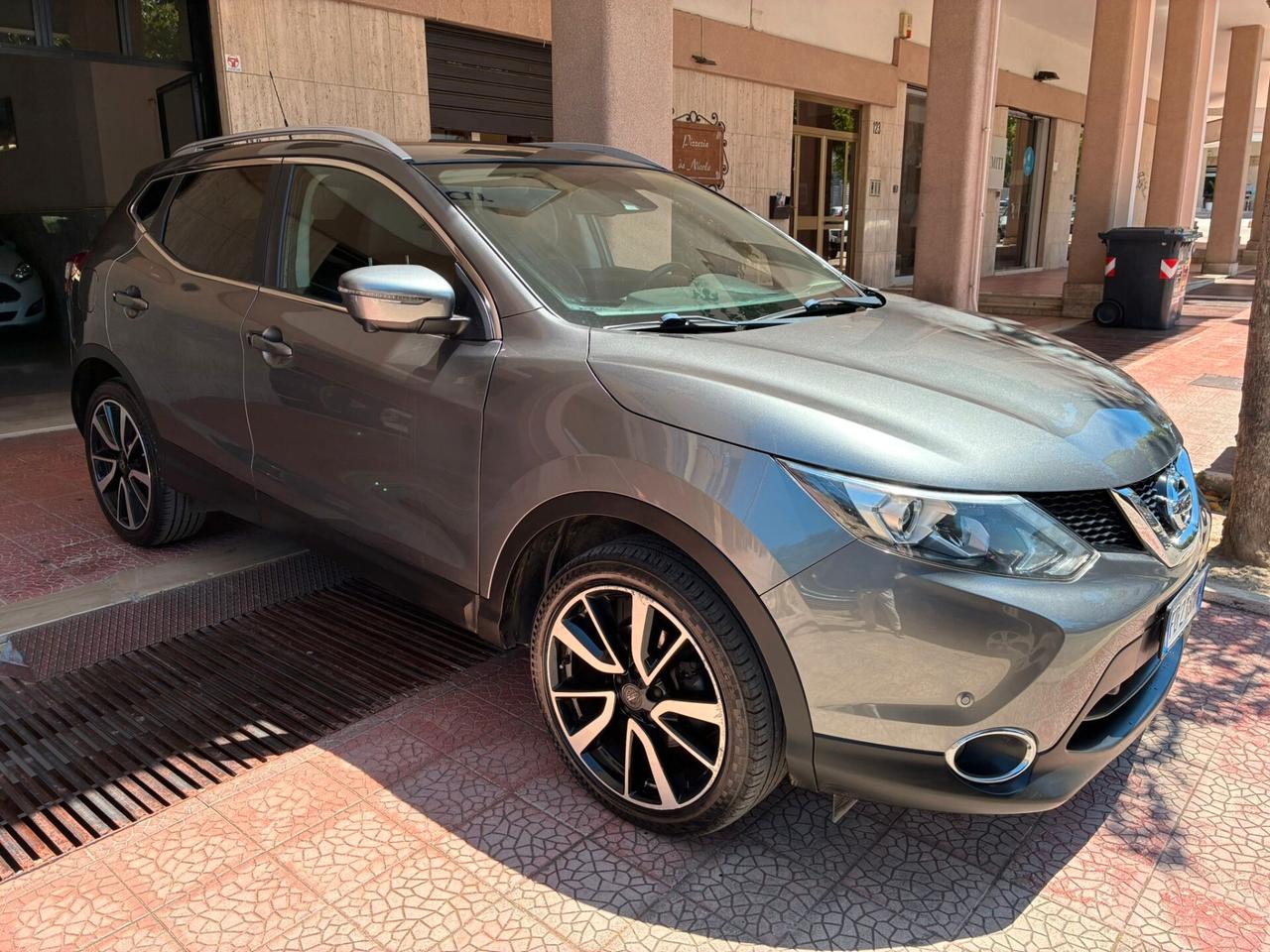 Nissan Qashqai1.5dCi Tekna navi telecamera-16
