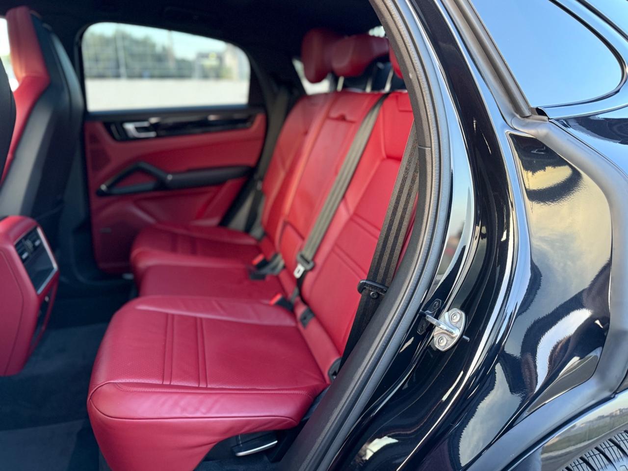 Porsche Cayenne Coupé 3.0 V6 E-Hybrid TETTO,INTERNI in PELLE CARTIER,TELECAMERA ,AAPLE CARPLAY,VIRTUAL COCKPIT