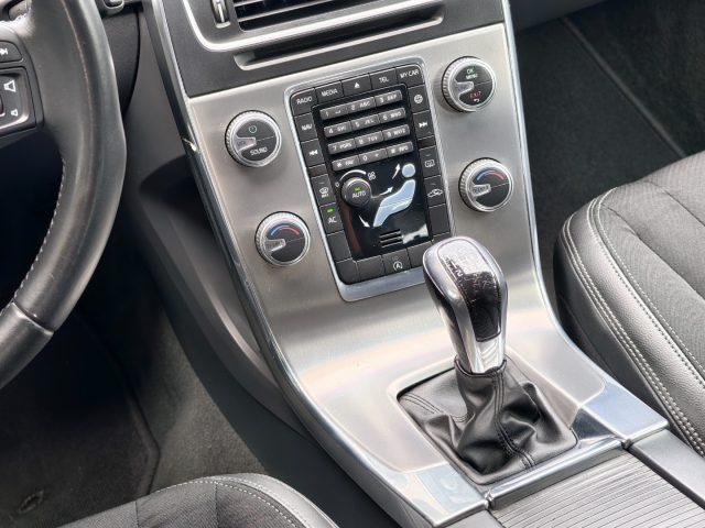 VOLVO V60 D4 R-design Momentum