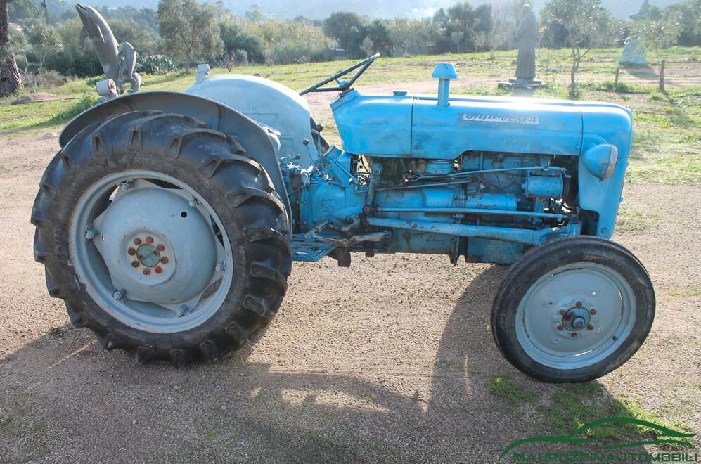 TRATTORE AGRICOLO FORD DEXTA 32 CV