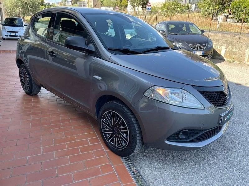 Lancia Ypsilon 0.9 TwinAir 85 CV 5 porte Metano Ecochic Gold