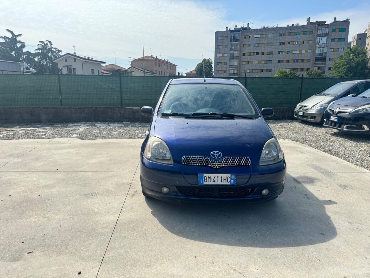 Toyota Yaris 1.0i 16V cat 5 porte neopatentati