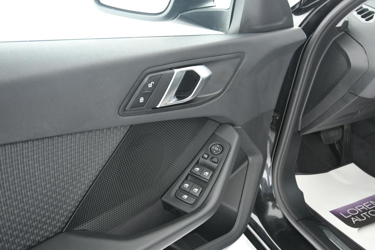 BMW 116d Business Advantage auto APPLE CARPLAY+NEOPATENTATI