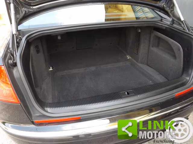 AUDI S8 5.2 V10 quattro tiptronic