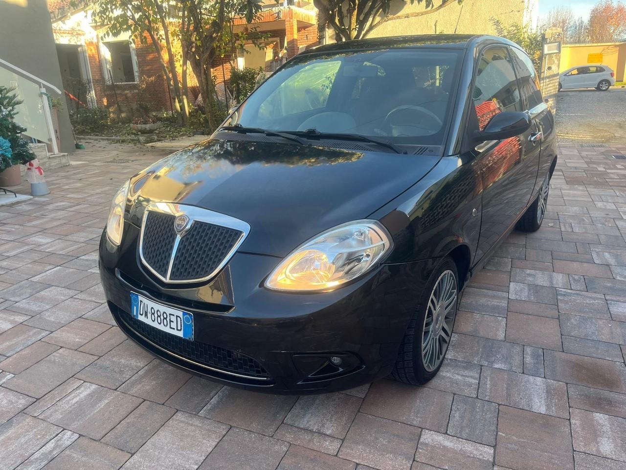 Lancia Ypsilon 1.3 MJT Sport MomoDesign