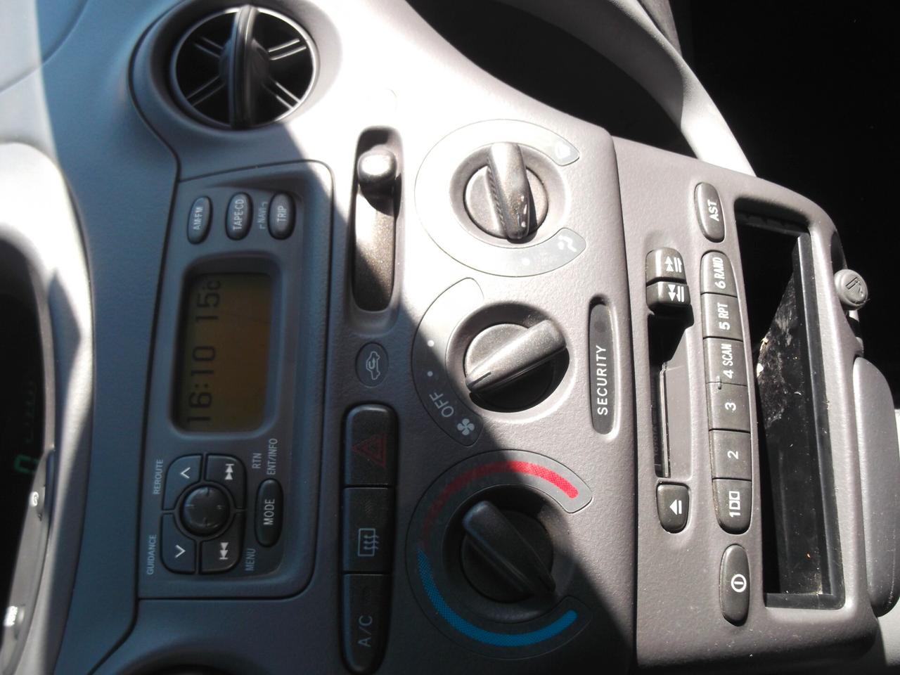 Toyota Yaris 1.0i 16V cat 5 porte aut. Sol - 31