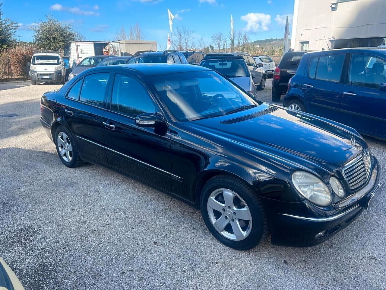 MERCEDES Classe E 270 CAMBIO AUTOMATICO DIESEL 2700 Berlina km 323.267 certificati
