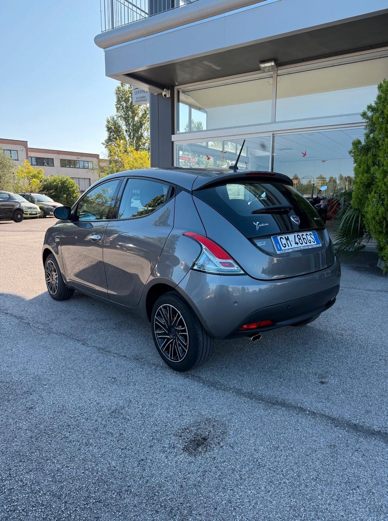 Lancia Ypsilon 1.0 FireFly 5 porte S&S Hybrid Gold