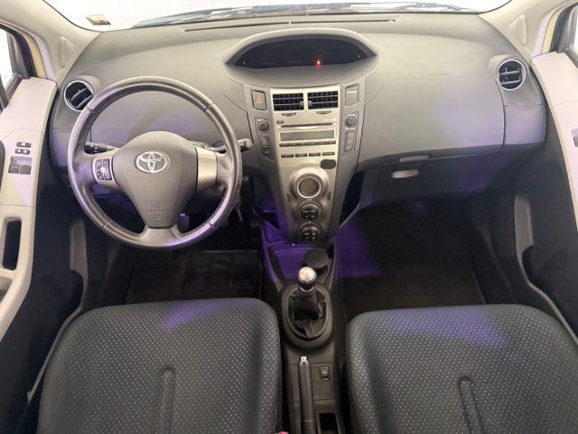 TOYOTA Yaris 1.0 5 ,porte Sol
