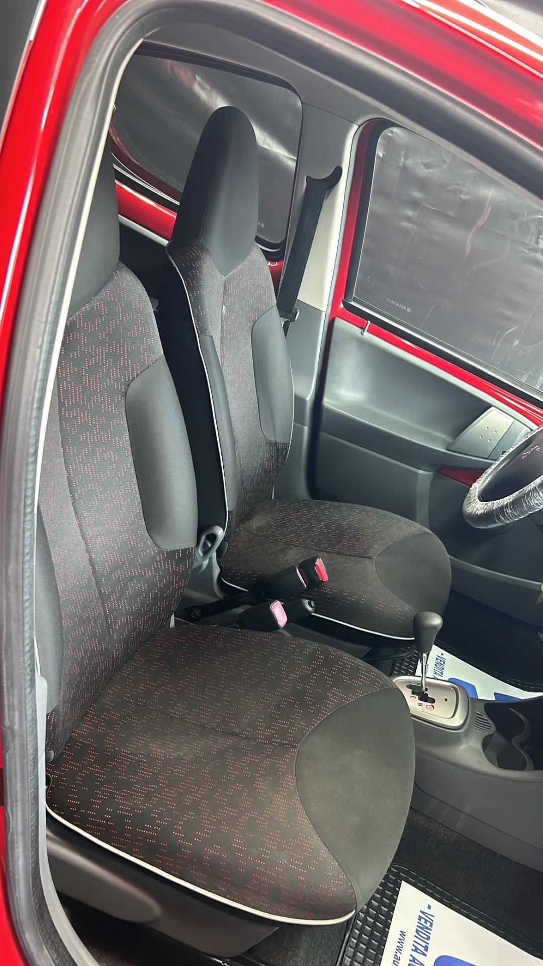 Peugeot 107 1.0 Benz. Sweet Years 2Tronic 2010