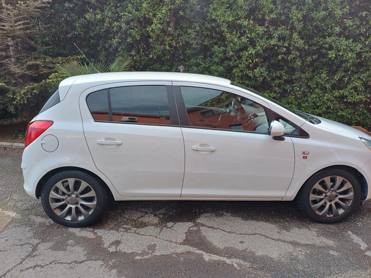 Opel Corsa 1.2 85 CV 5 porte anche Neopatentati Euro 5