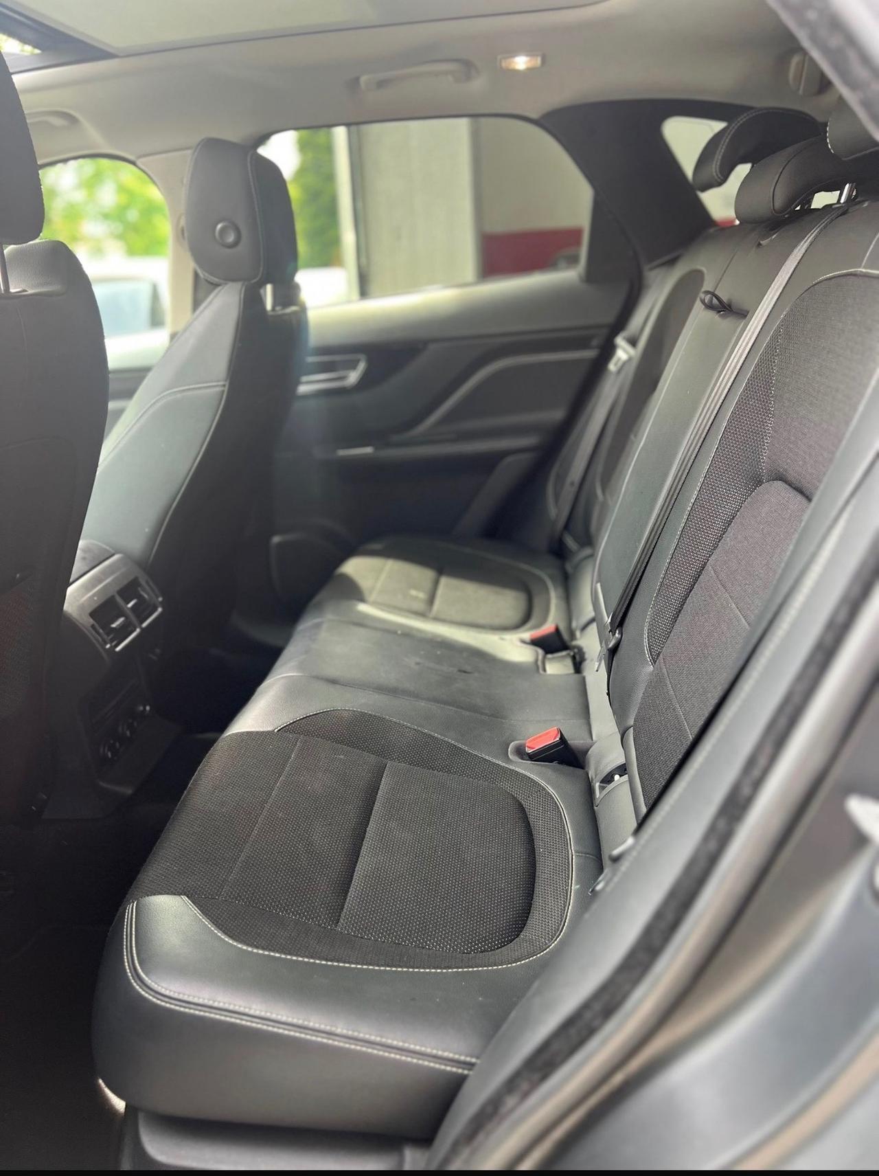 Jaguar F-Pace 2.0 D 180 CV AWD Portfolio