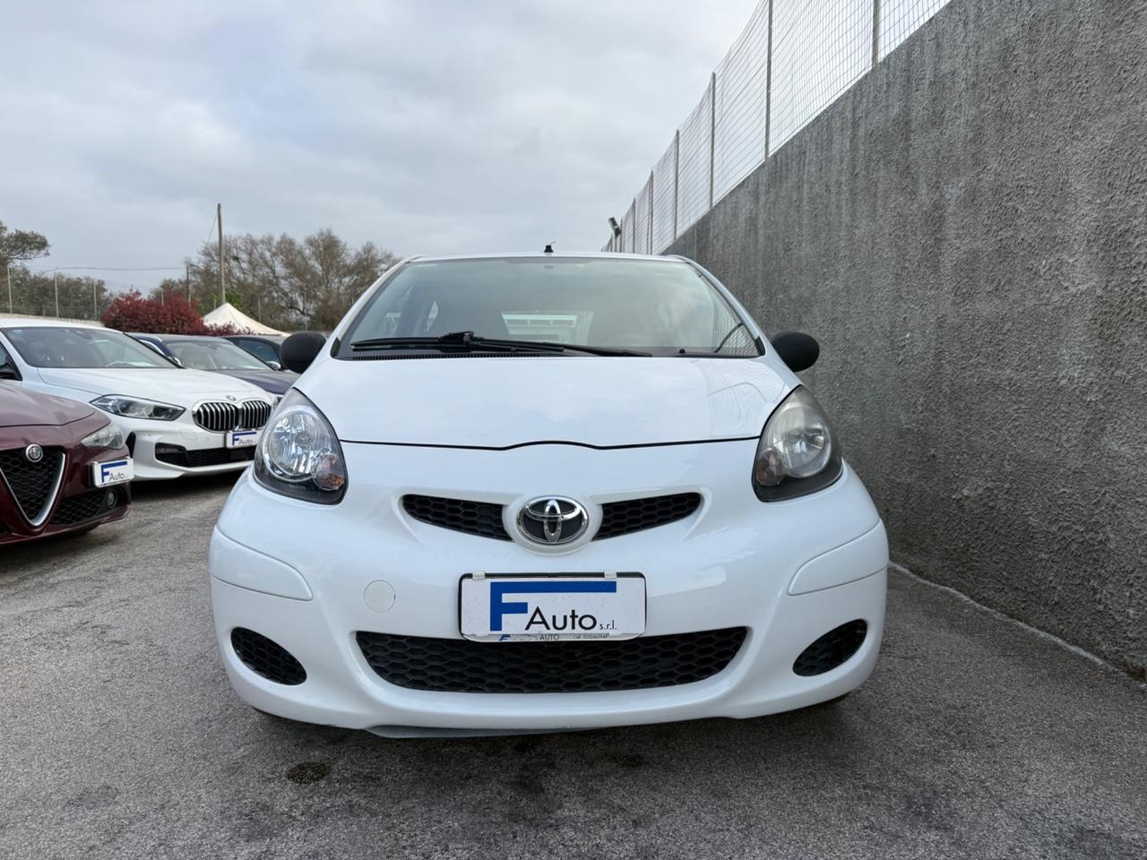 Toyota Aygo 1.0 12V VVT-i 5 porte,Clima,Radio,ecc.