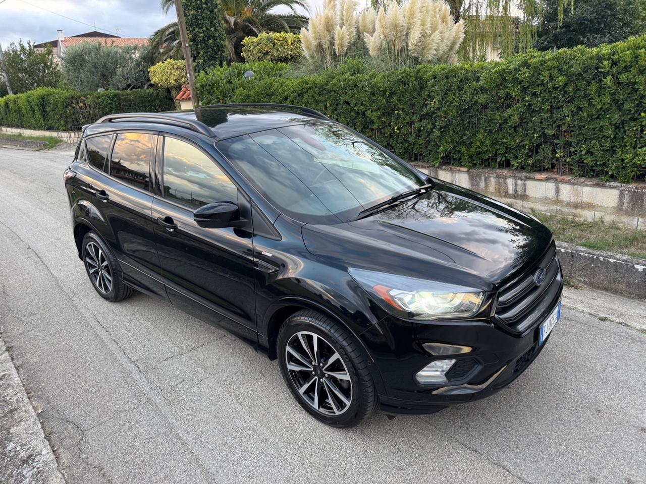 Ford Kuga 1.5 TDCI 120 CV S&S 2WD ST-Line