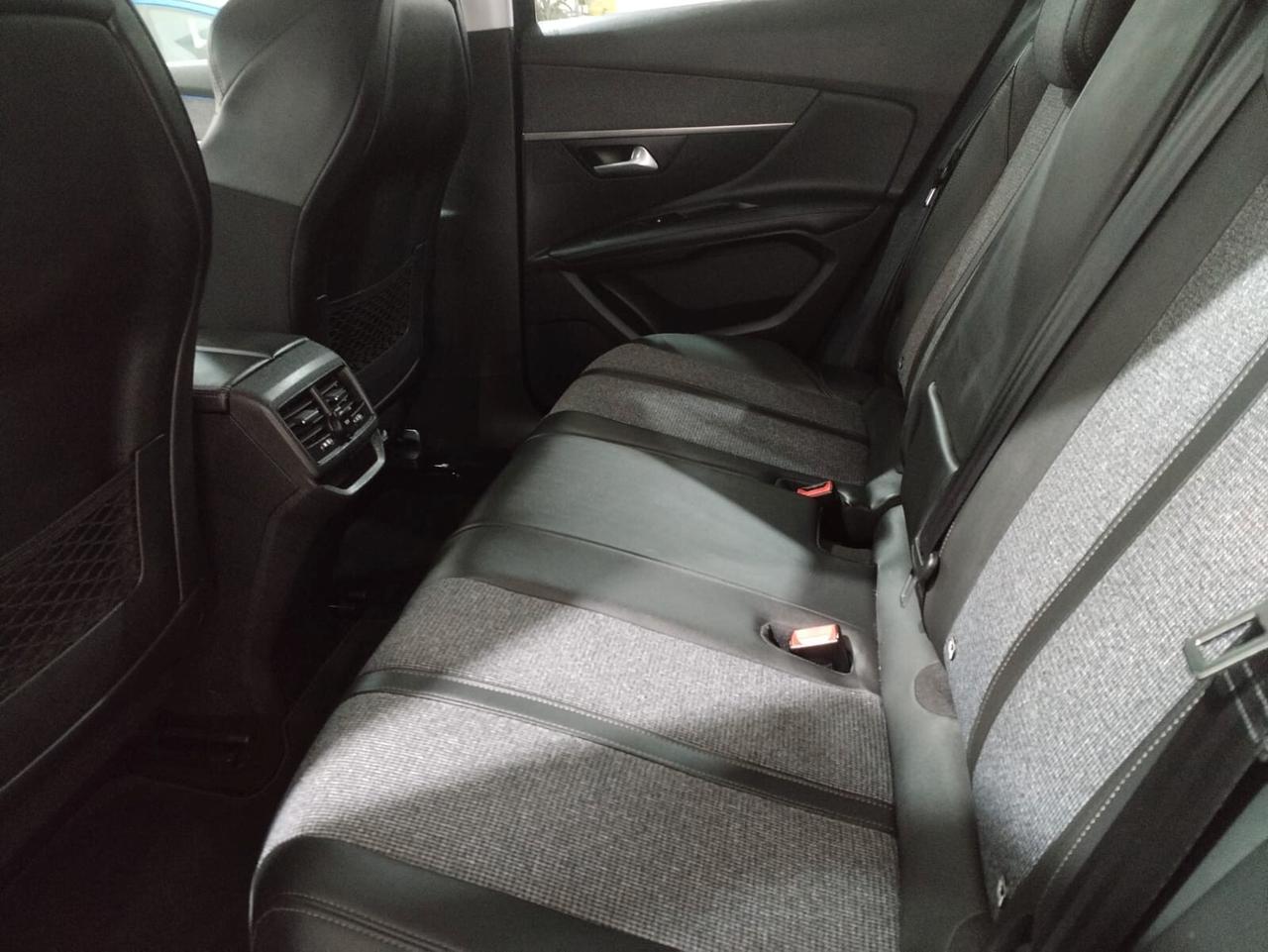 Peugeot 3008 BlueHDi 130 S&S EAT8 Allure