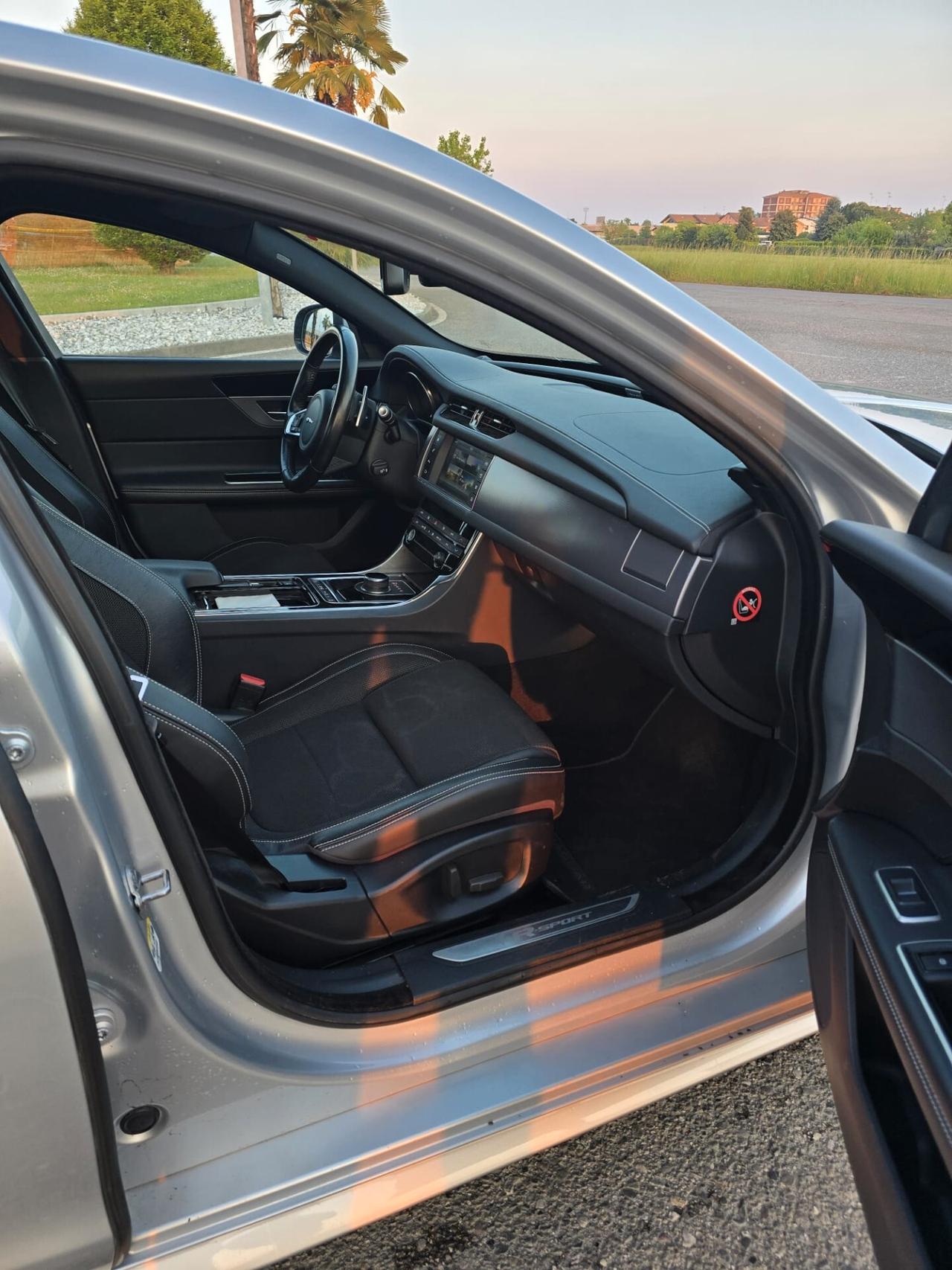 Jaguar XF 2.0 D 240 CV AWD aut. R-Sport