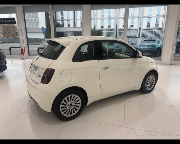 FIAT 500 Bev Hatchback My24 500e -320 Berli N71118