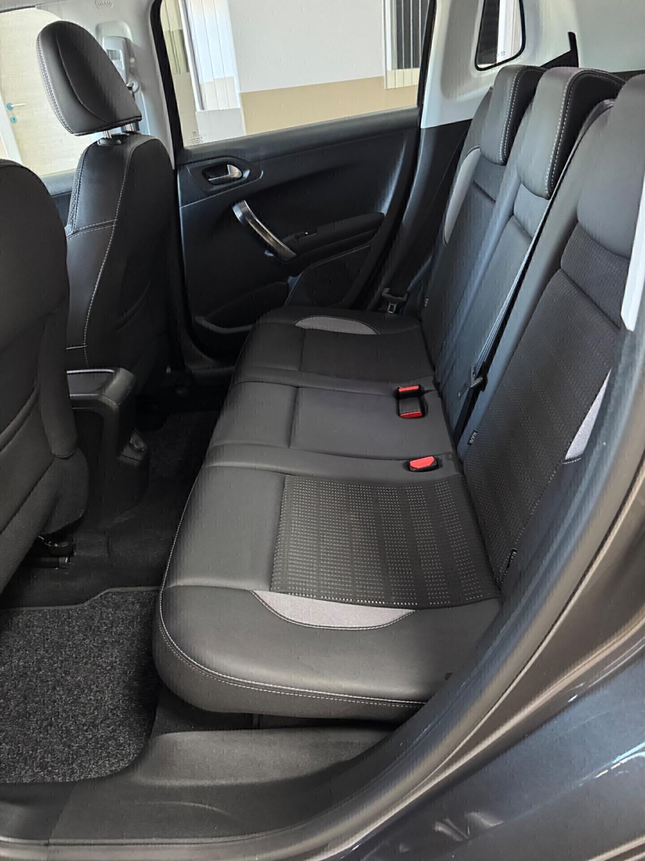 Peugeot 2008 1.6 HDI 100 CV Allure