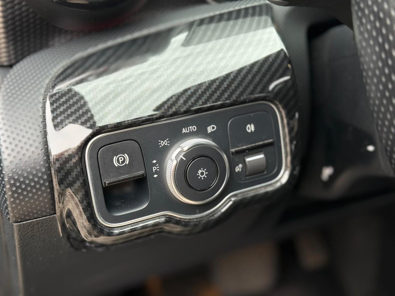 MERCEDES-BENZ CLASSE A 180d 116 CV PREMIUM – TETTO PANORAMICO – TELECAMERE 360°