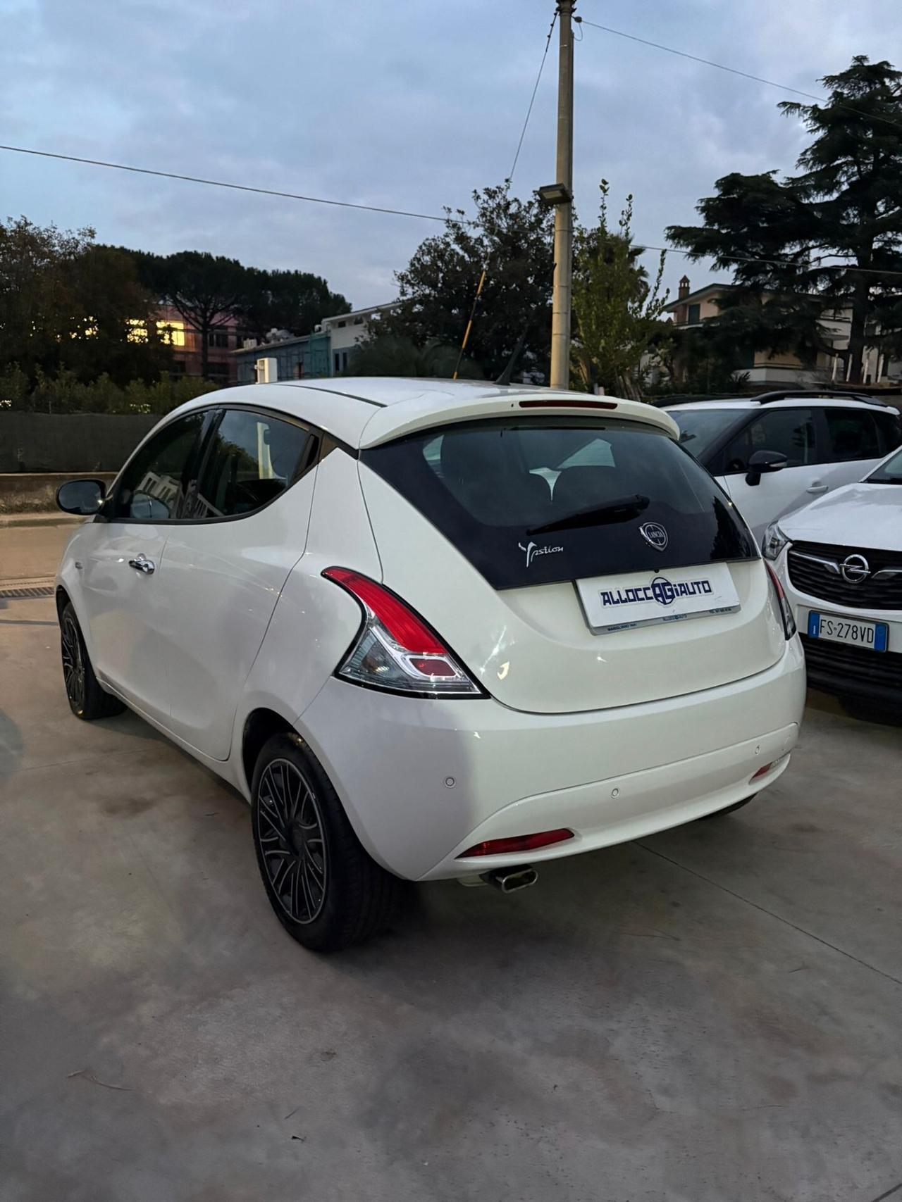 Lancia Ypsilon 1.2 69 CV 5 porte S&S Gold