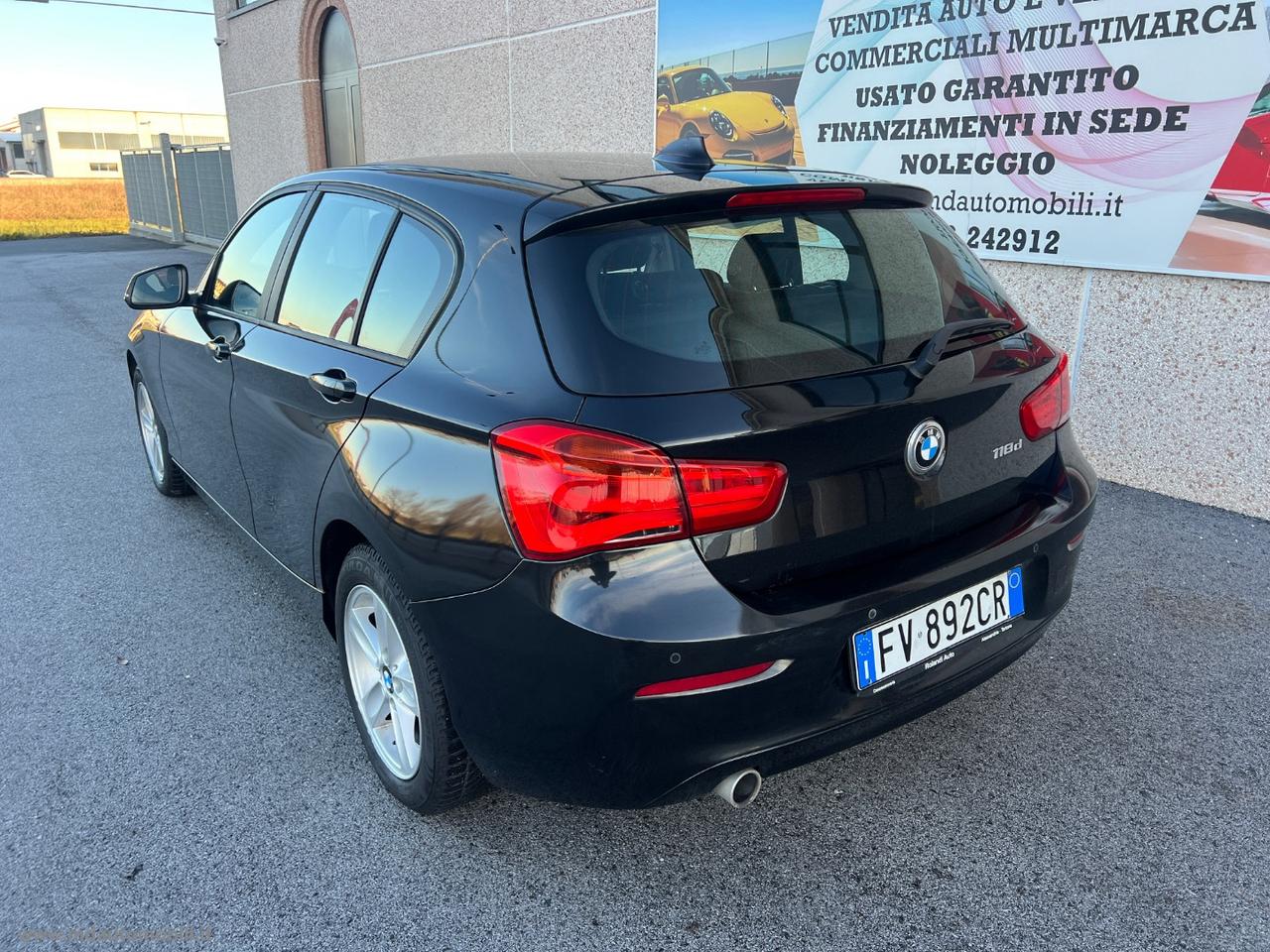 BMW 118d 5p. Urban IVA ESPOSTA SOLO KM.74000