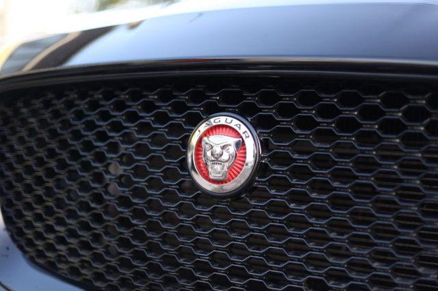 JAGUAR F-Pace 2.0 D 240 CV R-DYNAMIC