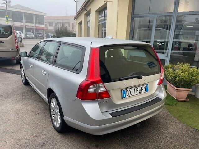 Volvo V70 2.4 D5 Momentum