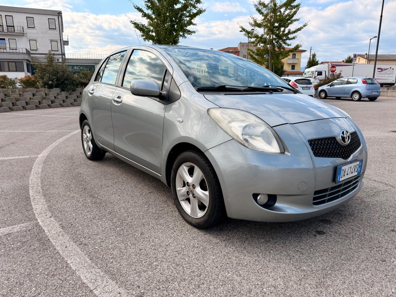 Toyota Yaris 1.3 5 p NAVI 2A SERIE