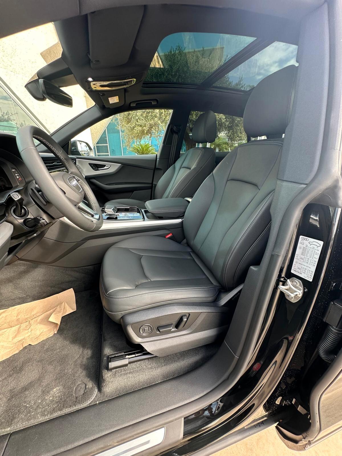 Audi Q8 SUV 45 TDI quattro tiptronic S line edition possibilità noleggio no scoring