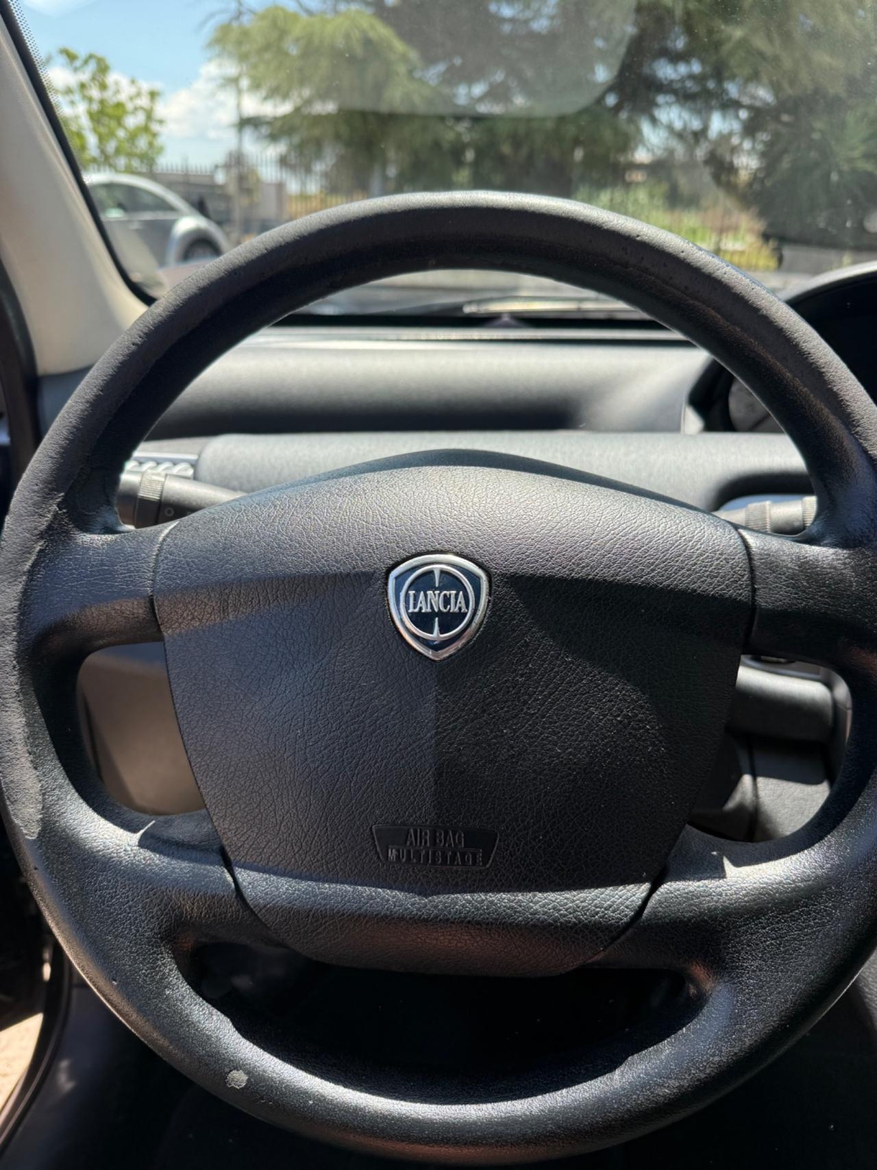 Lancia Ypsilon 1.3 MJT 75 CV Diva