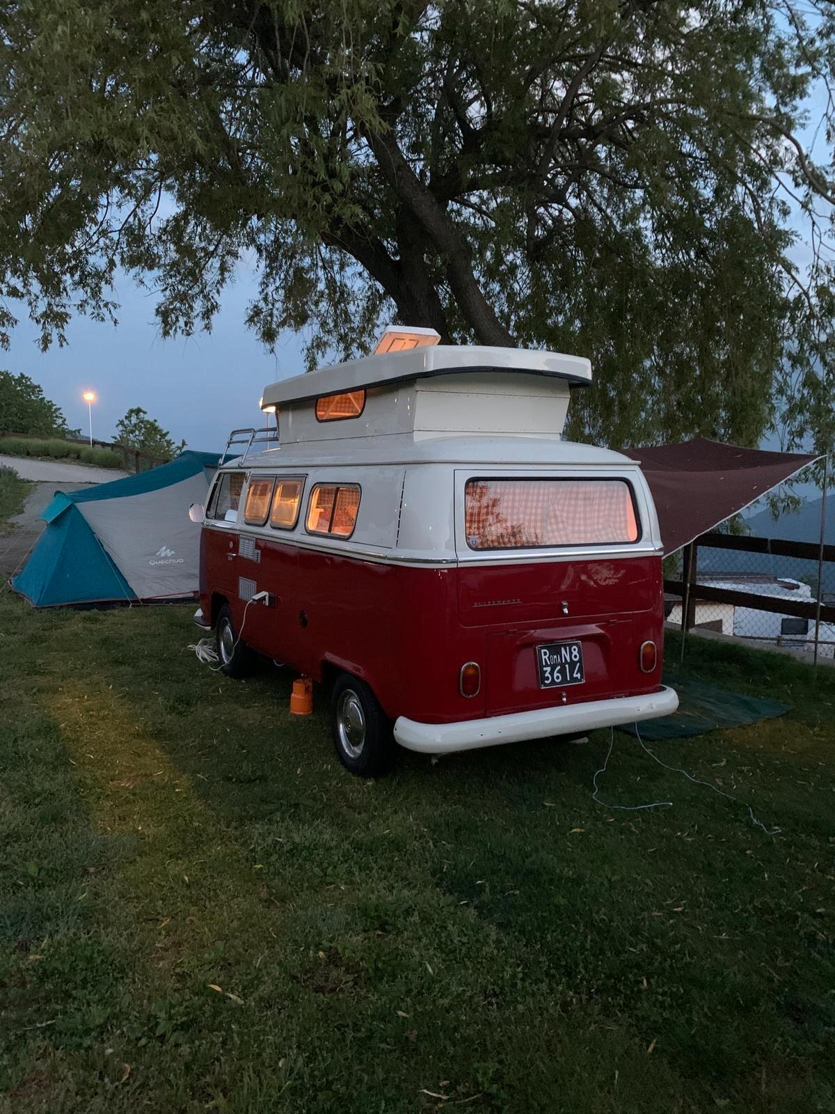 Volkswagen T2a + Roulotte Lander 340 Bora