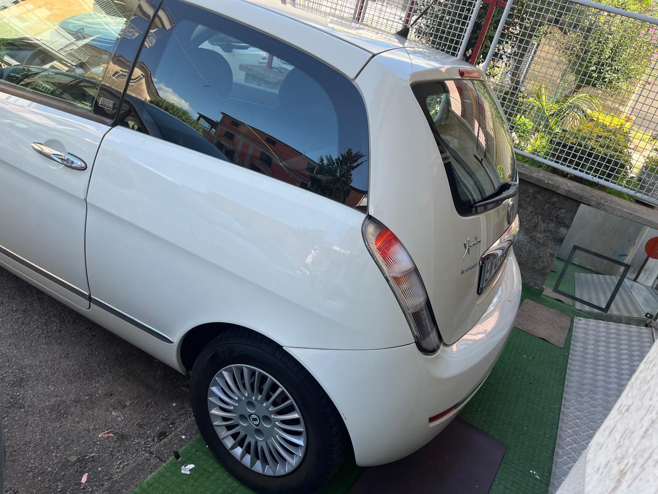 Lancia Ypsilon 1.4 Unyca Ecochic GPL FINE 2012