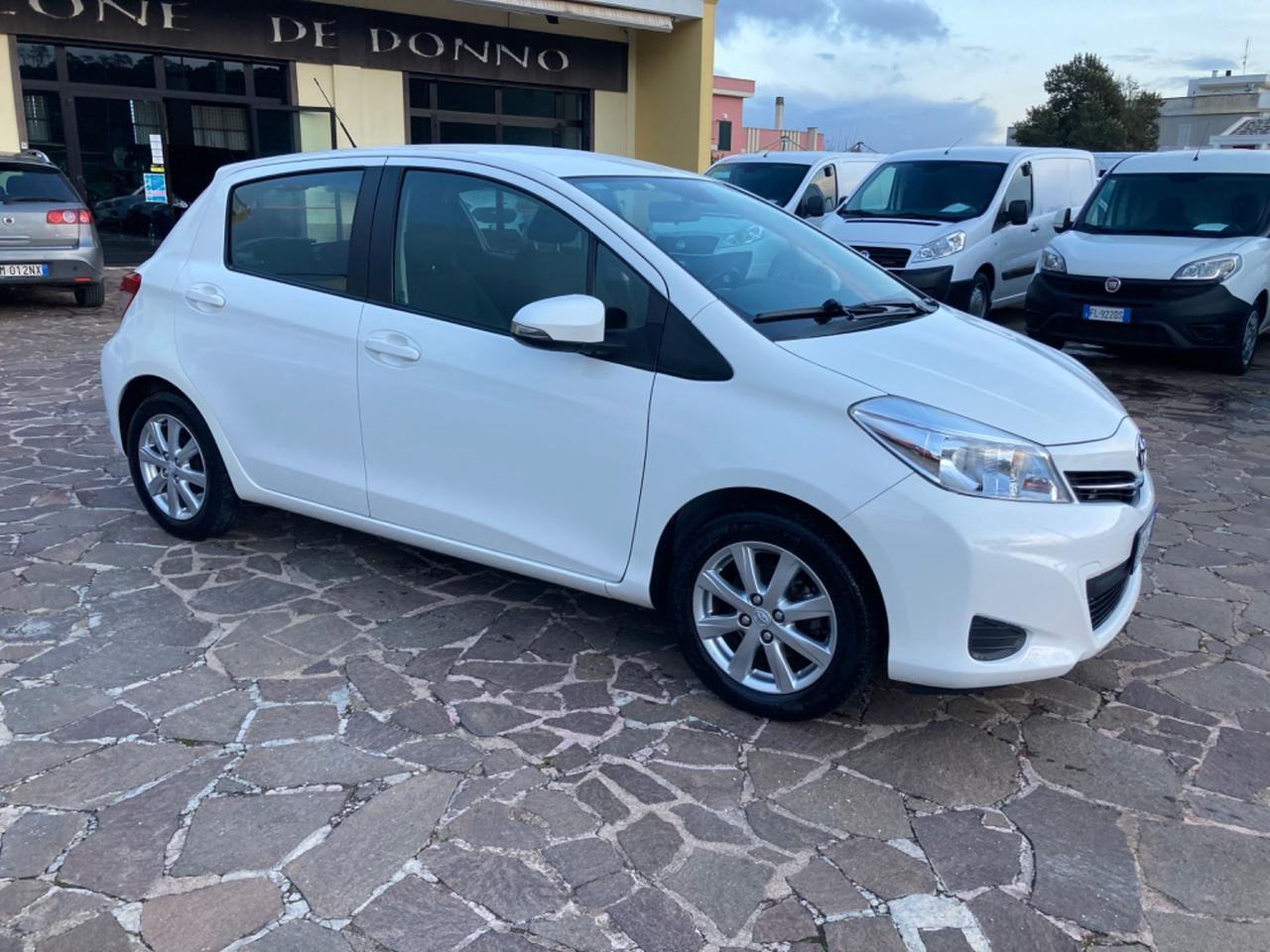 Toyota Yaris 1.0 5 porte Lounge