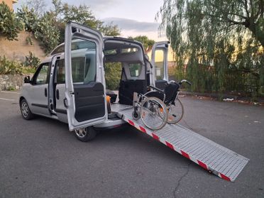 Fiat Doblo Con rampa manuale trasporto disabili in carrozzina
