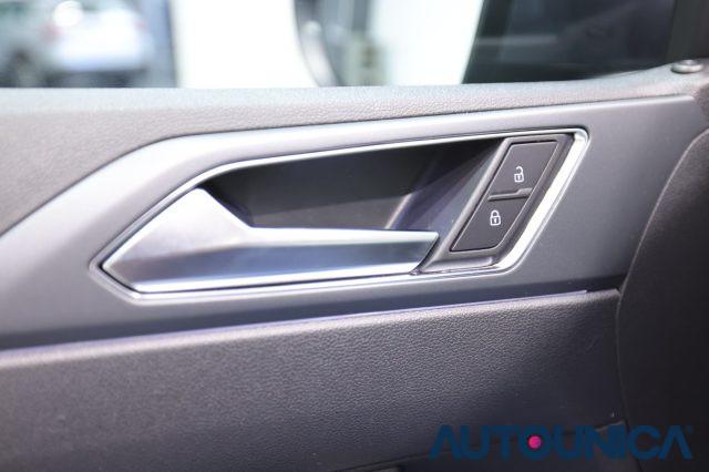 VOLKSWAGEN Taigo 1.0 TSI 115 CV R-LINE FARI LED TETTO PANORAMA