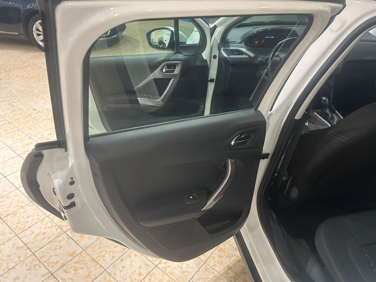 Peugeot 2008 1.6 e-HDi 92 CV Stop&Start Urban Cross