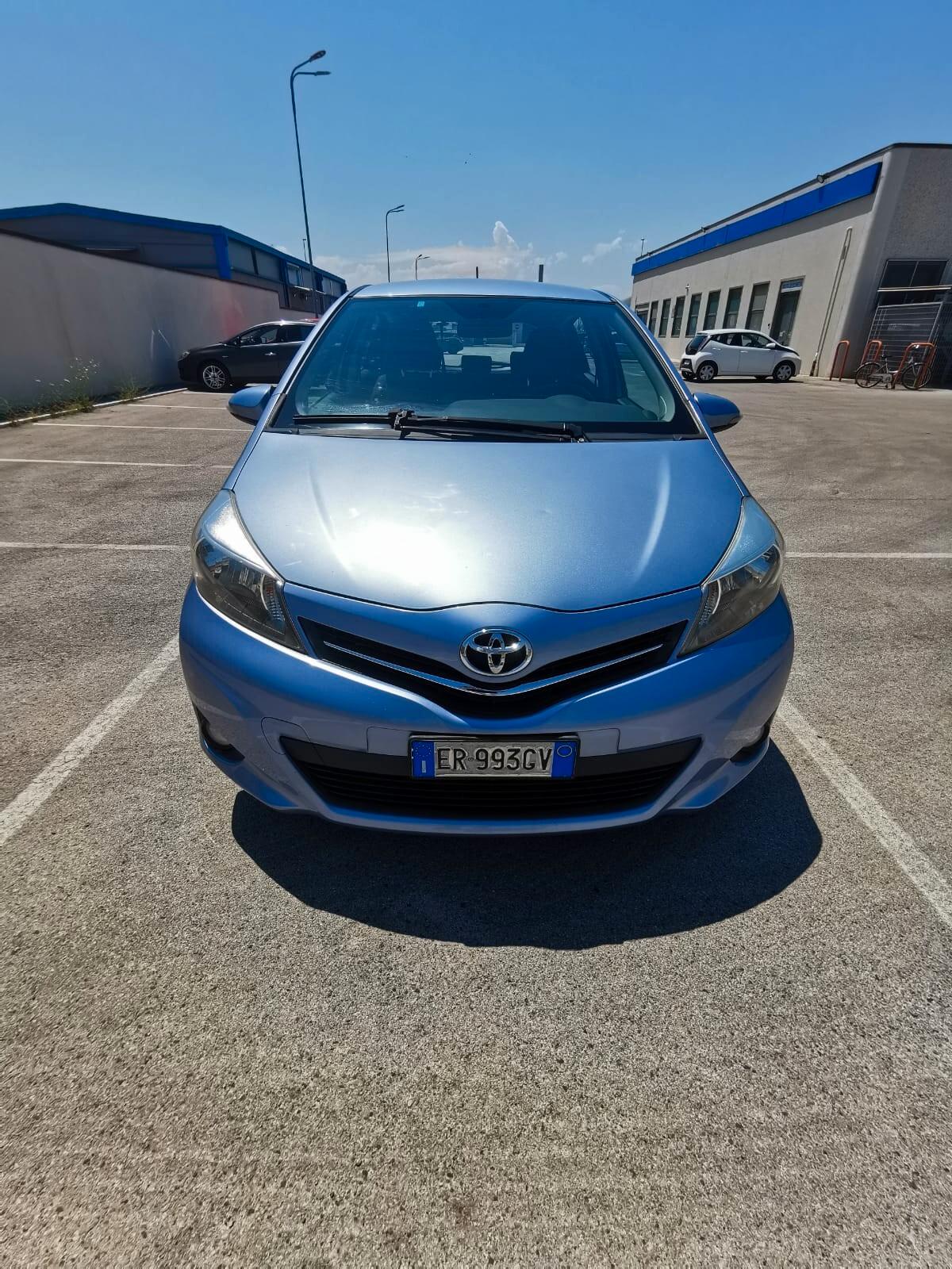 Toyota Yaris 1.0 5 porte Lounge 2013