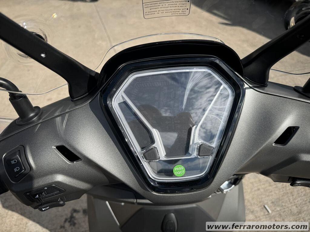 VOGE SR16 200 NUOVO PRONTA CONSEGNA A SOLI 28 EURO AL MESE