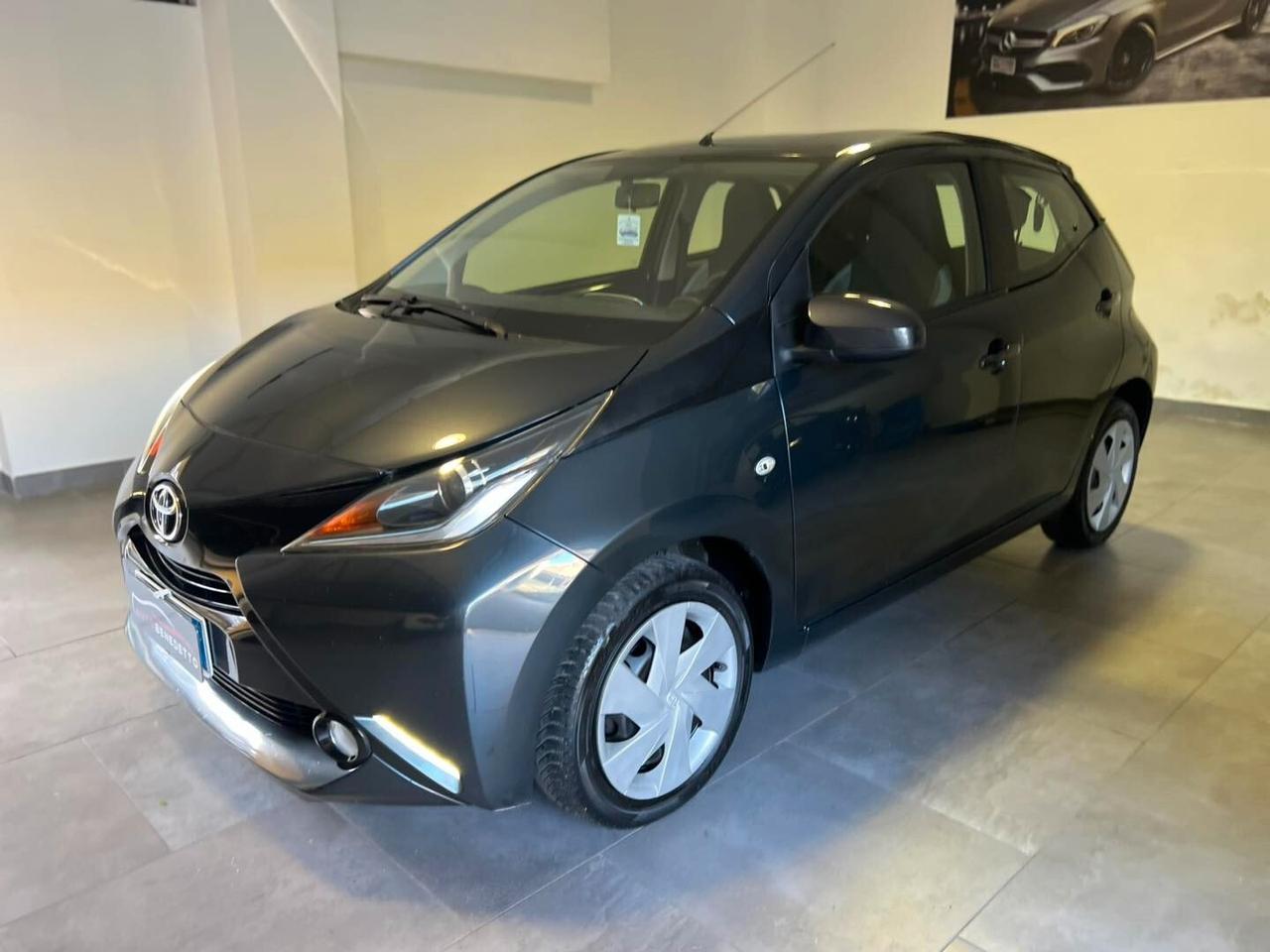 Toyota Aygo 1.0 VVT-i 69 CV 5 porte x-play