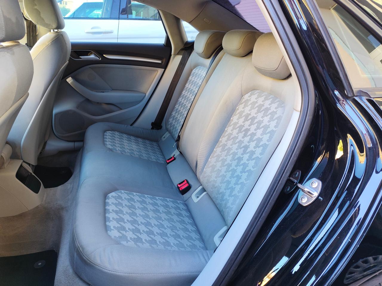 Audi A3 Sedan 2.0 TDI clean diesel Ambition