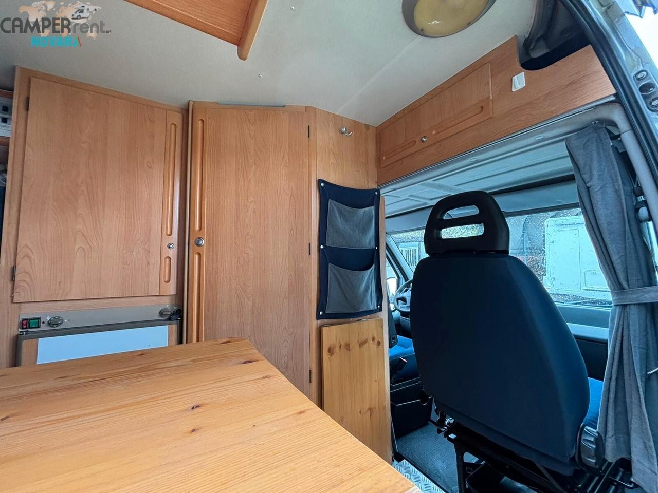 Peugeot 244 L - FURGONATO COMPATTO CON DINETTE A FERRO DI CAVALLO