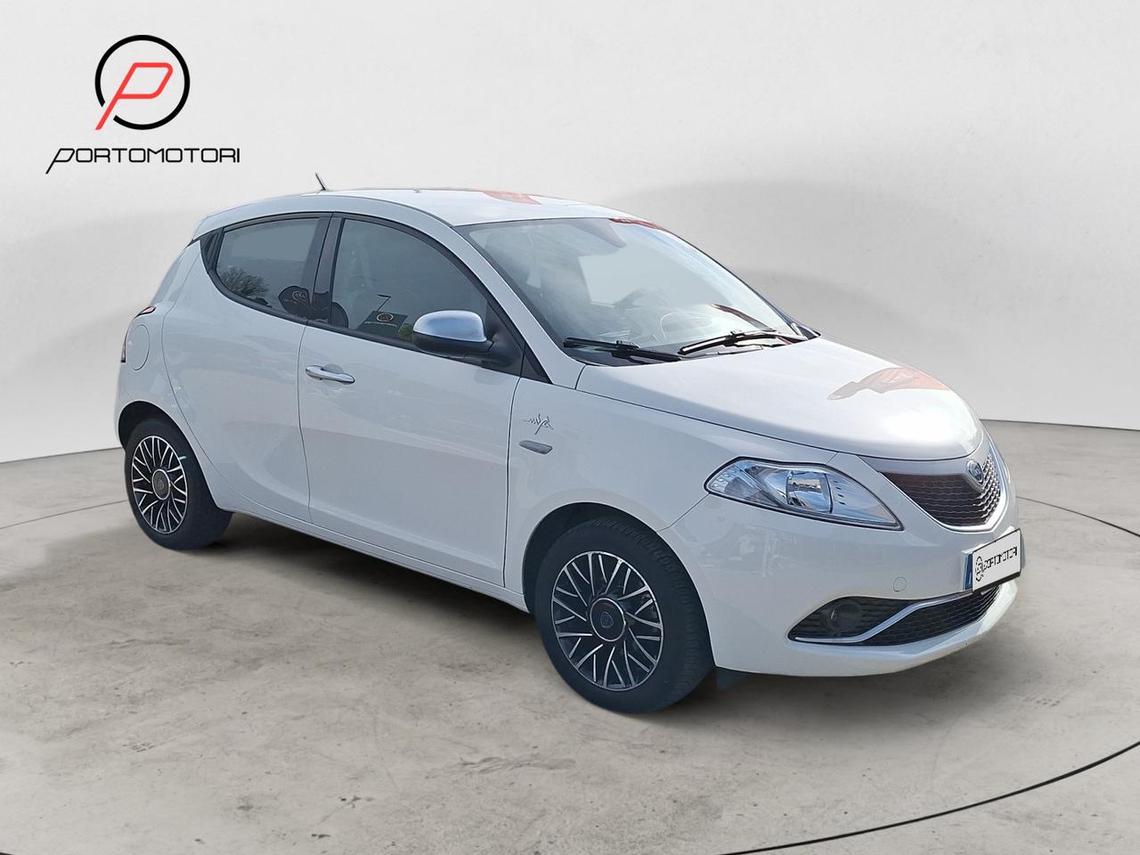 LANCIA Ypsilon 3ª serie - Ypsilon 1.2 69 CV 5 porte Mya