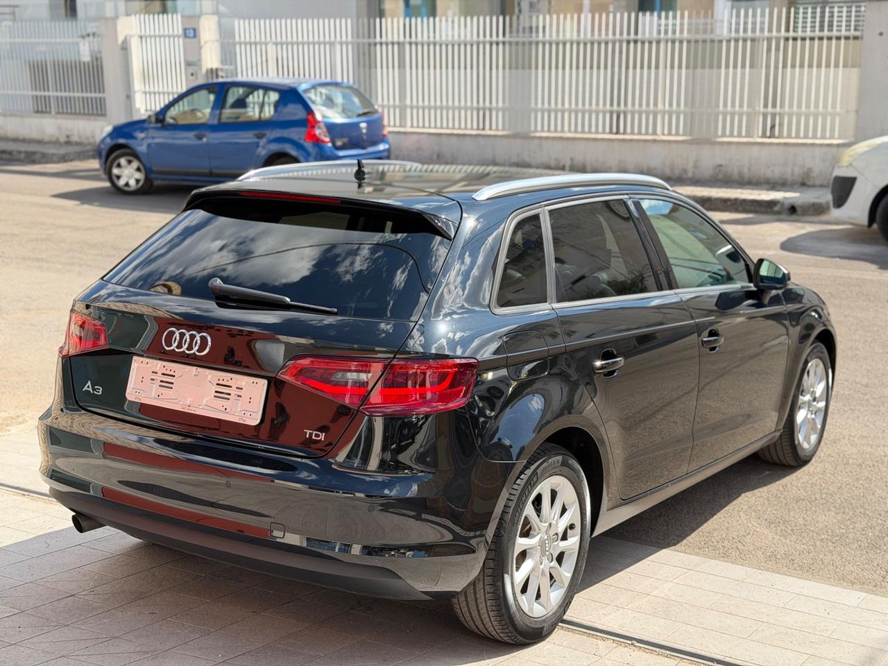 Audi A3 1.6 TDI 110 cv Attraction-2015/LED/NAVI