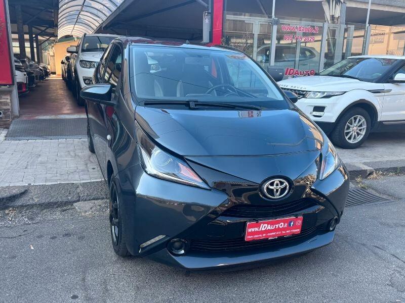 Toyota Aygo 1.0 VVT-i 69 CV 5 porte x-black