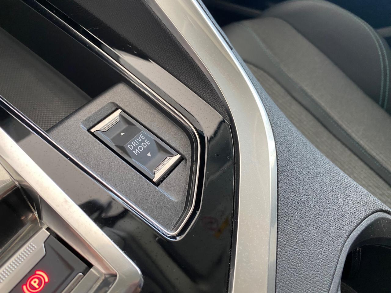 Peugeot 3008 130cv EAT8 GT PACK+F1 IVA 104 2023