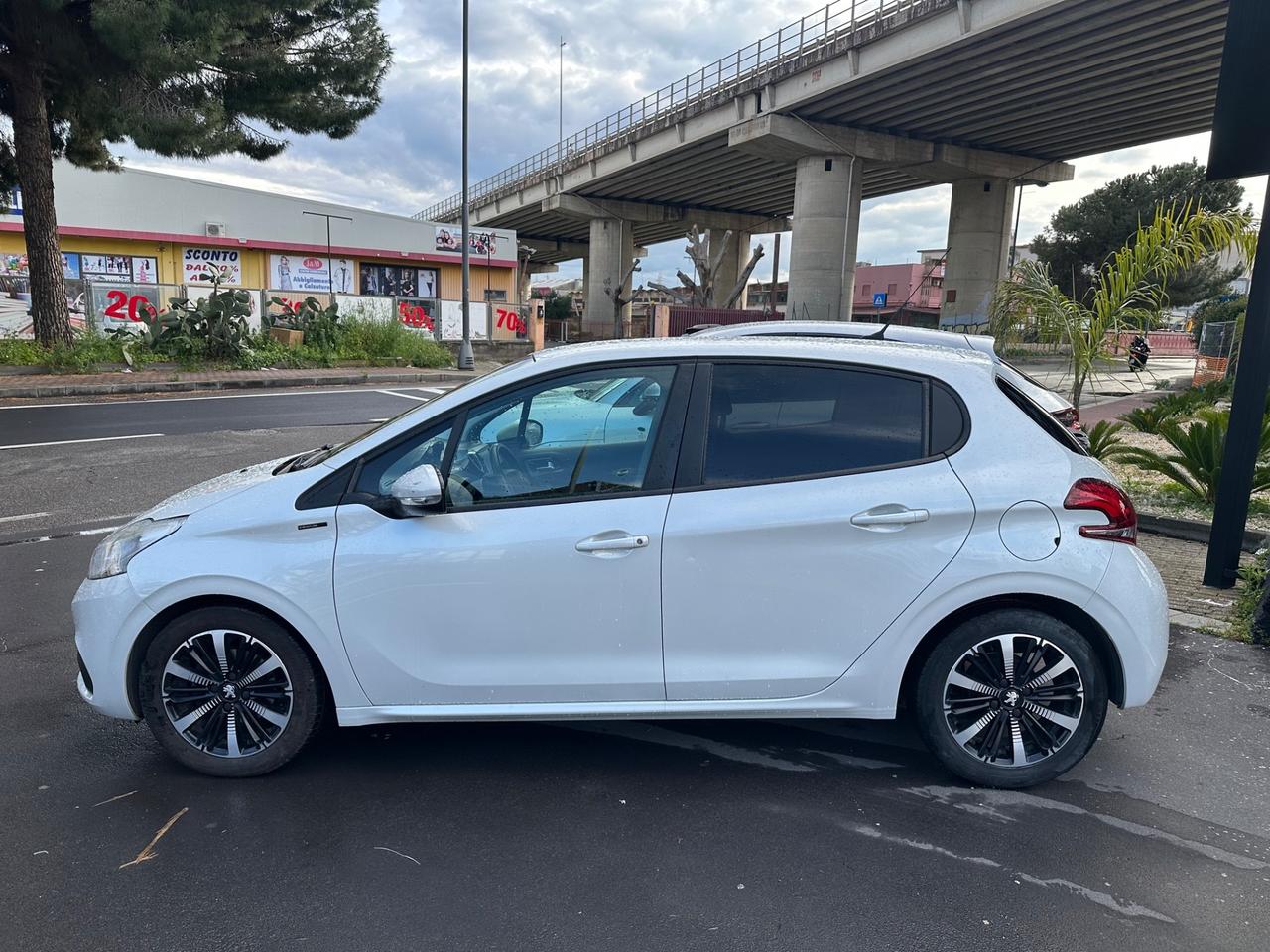 Peugeot 208 PureTech 82 5 porte Signature