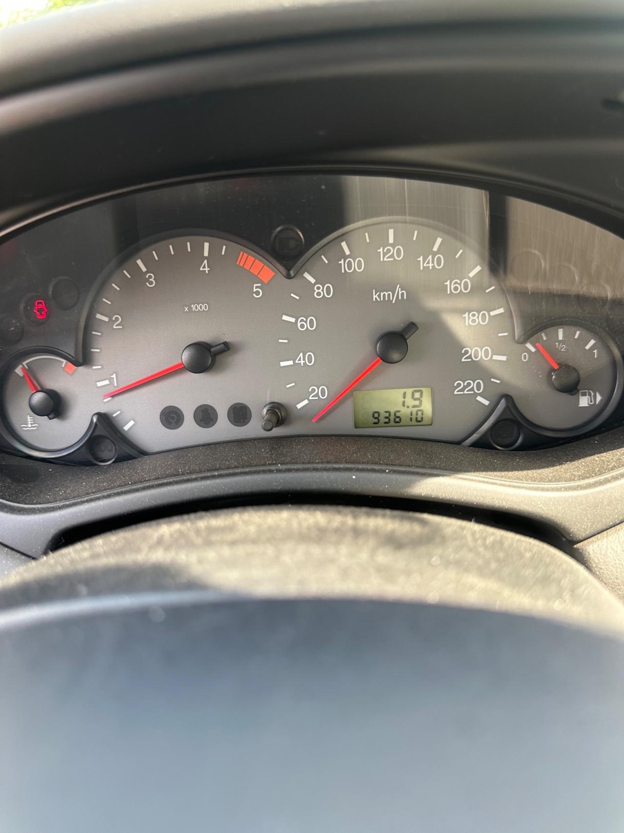 Ford Focus 1.8 TDCi (100CV) cat 5p. Zetec 93000km