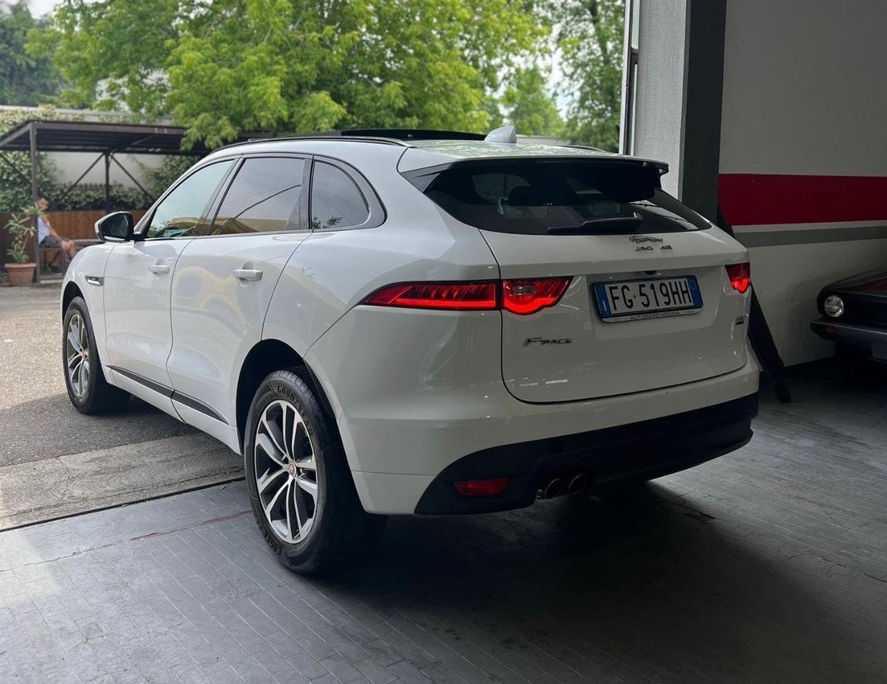 Jaguar F-Pace 2.0 D 180 CV AWD Portfolio