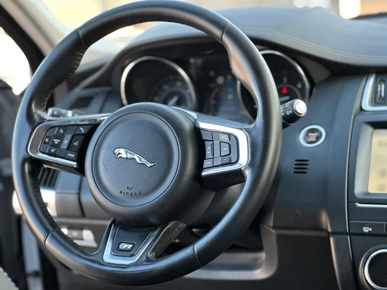 Jaguar E-Pace 2.0D 180CV AWD R-Dynamic
