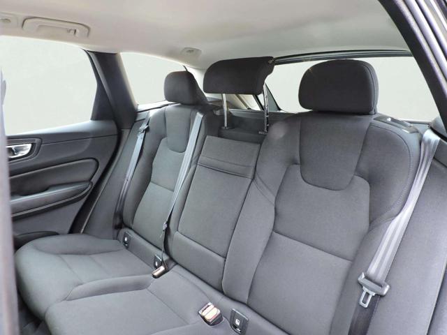 VOLVO XC60 B4 (d) AWD Geartronic Momentum Pro